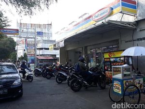 Alfamart Buka-bukaan soal Parkir: Pada Dasarnya Gratis!