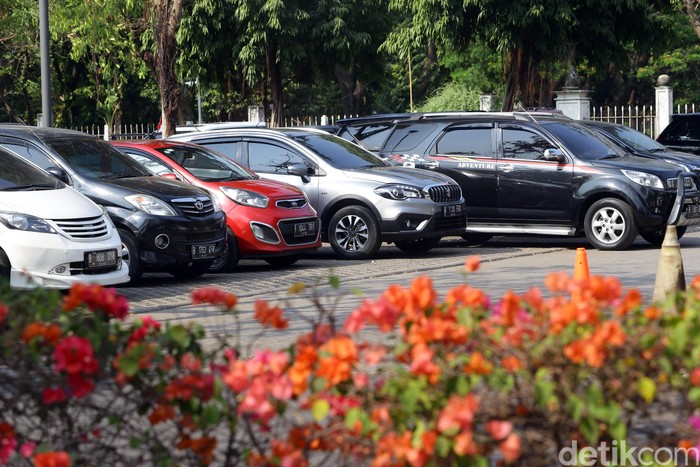 Pemprov DKI Jakarta akan menaikkan tarif parkir kendaraan bermotor tahun ini. Gubernur DKI Jakarta Anies Baswedan tak ingin rencana itu ditunda-tunda.