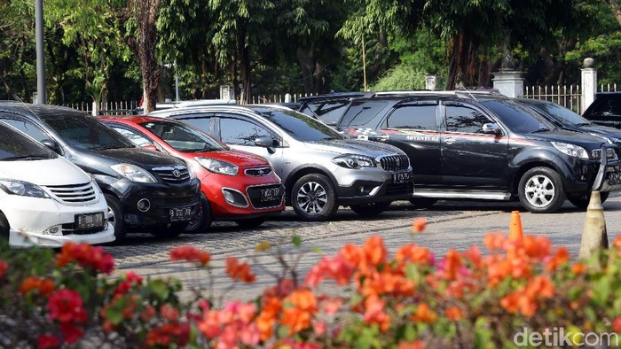 Pemprov DKI Jakarta akan menaikkan tarif parkir kendaraan bermotor tahun ini. Gubernur DKI Jakarta Anies Baswedan tak ingin rencana itu ditunda-tunda.