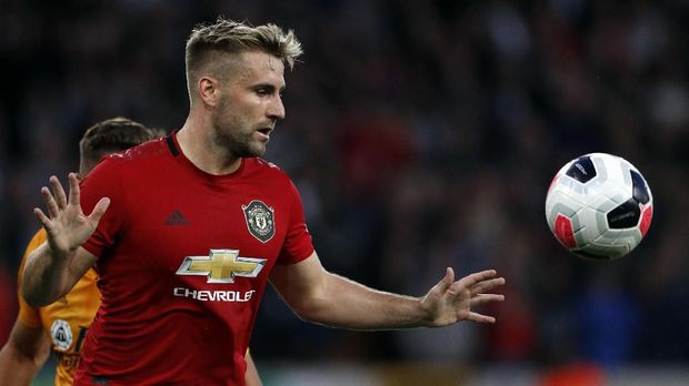 Manchester United's Luke Shaw controls the ball during the English Premier League soccer match between Wolverhampton Wanderers and Manchester United at the Molineux Stadium in Wolverhampton, England, Monday, Aug. 19, 2019. (AP Photo/Rui Vieira)
