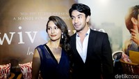 Raihaanun hadir bersama Reza Rahadian yang juga menjadi lawan mainnya dalam film Twivortiare. Pool/Palevi S/detikFoto.