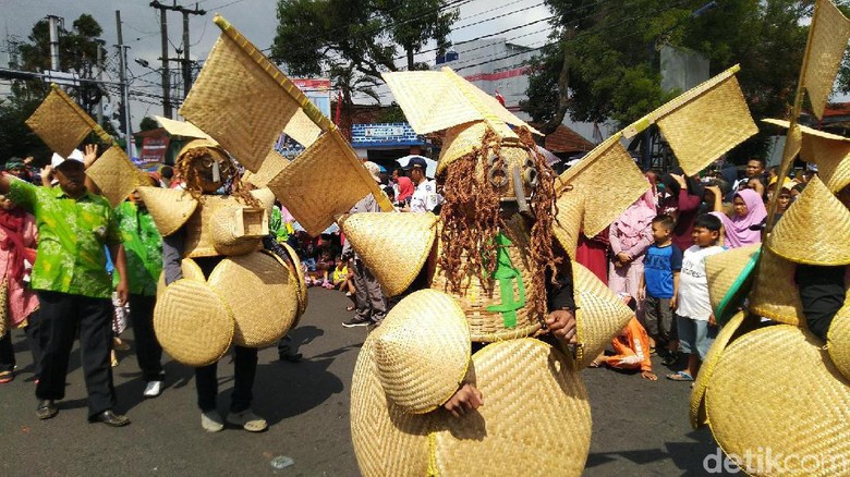 Melihat Keseruan Pawai Alegoris yang Dongkrak Pariwisata Banjar Melihat Keseruan Pawai Alegoris yang Dongkrak Pariwisata Banjar