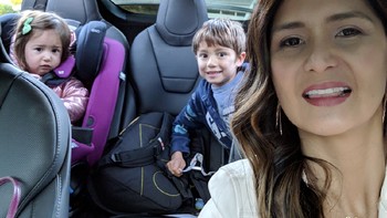 Meski seorang wanita karir, ia tetap bertanggung jawab terhadap perannya sebagai ibu. Salah satunya dengan mengantar anak-anaknya berangkat ke sekolah.  Lalu, sang ibu pun harus melanjutkan perjalannya ke kampus Google di Mountain View. Aku beruntung Hudson masih suka memelukku, (Foto: Dok. Lilian Rincon)