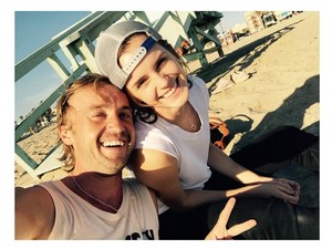Tom Felton Bicara soal Rumor Hubungan Asmara dengan Emma Watson