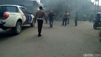 Kericuhan terjadi saat demonstrasi warga di DPRD Mimika, Papua. Foto: Saiman/detikcom
