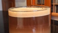 Layer kopi ini membentuk gradasi yang cantik. Mulai dari putih, cokelat muda, sampai cokelat tua. Foto: Istimewa