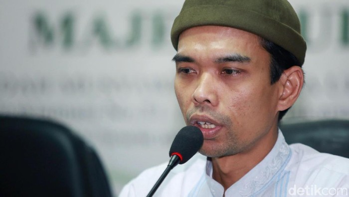 Ustaz Somad Pede Tak Perlu Minta Maaf soal Video Salib Ustaz Abdul Somad menegaskan dirinya tak perlu minta maaf soal video salib yang beredar luas. Somad menegaskan yang dibicarakannya adalah soal akidah Islam.