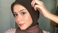 Mimi Lana, seorang aktris Malaysia diprotes oleh para netizen karena fotonya yang dianggap terlalu seksi. Foto: Dok. Instagram/missmimilana