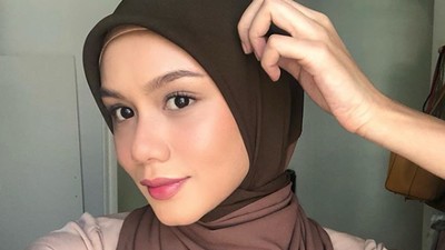 Artis Malaysia Ini Diprotes Netizen Karena Terlalu Seksi
