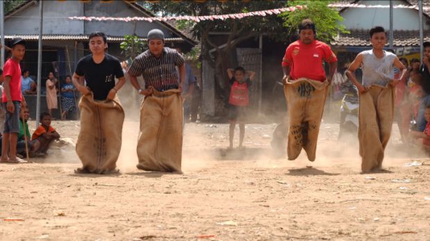 Lomba  balap karung