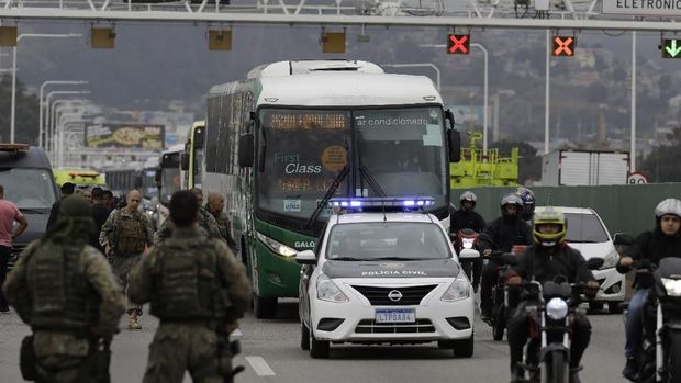 Polisi Brasil mengepung bus yang disandera pria bersenjata