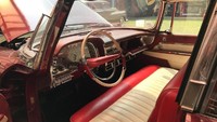 Mobil ini masih menggunakan setir kiri dan menjadi salah satu mobil dinas Bung Karno paling mewah di zamannya. Foto: Dok. Laurent Setjodiningrat