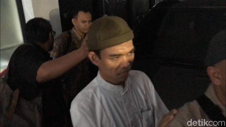 Ustaz Abdul Somad Penuhi Panggilan MUI Ustaz Abdul Somad Penuhi Panggilan MUI