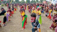Tari Cepeten menurut sejarah, menceritakan peristiwa pembukaan lahan permukiman di Karanggayam saat penjajahan Jepang yang penuh penderitaan (Rinto Heksantoro/detikcom)  