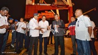 Sebagai informasi Pelabuhan Tenau Kupang dibangun pada tahun 1964 dengan panjang Dermaga 23 Meter. Kegiatan pelabuhan ini dikelola oleh Pelindo III bekerjasama dengan Kantor Kesyahbandaran dan Otoritas Pelabuhan (KSOP) Kelas III Kupang. Pool/Kementerian Perhubungan.