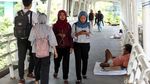 Potret Pengemis Bertebaran di JPO Satrio Kuningan