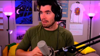 5. JuegaGerman. YouTuber Chile yang jago bermusik ini disebut mampu mencatatkan banyak penjualan merchandise seperti kaus, bahkan melebihi pendapatan dari iklan. Ia disebut mendapatkan 1,882,936 pound sterling per bulan. (Screenshot YouTube)