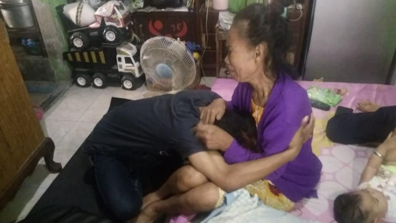 Teganya Anak Tendang Kepala Ibu Hanya karena Uang Rp 10 Ribu