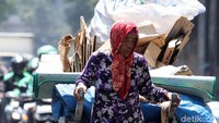 Mereka seringkali melintas di sudut-sudut ibu kota.