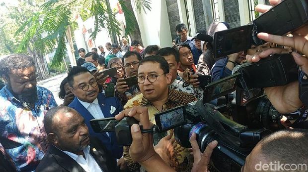 Fadli Zon yang juga gagal masuk ke asrama mahasiswa Papua