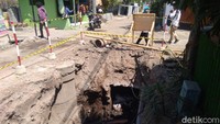 Ketua Kampung Celeban, Sundarto (63) mengatakan proyek saluran air hujan di Jalan Babaran mulai dikerjakan sejak 6 Agustus 2019. Namun setelah kontraktor proyek, Gabriella Ana Kusuma, ditetapkan sebagai tersangka oleh KPK, proyek itu pun berhenti. Ketua Kampung Celeban, Sundarto (63) mengatakan proyek saluran air hujan di Jalan Babaran mulai dikerjakan sejak 6 Agustus 2019. Namun setelah kontraktor proyek, Gabriella Ana Kusuma, ditetapkan sebagai tersangka oleh KPK, proyek itu pun berhenti.