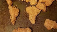 Ada yang bisa menebak bentuk nugget ini? Yap! Secara tak sengaja nugget tersusun layaknya kumpulan benua. Foto: Istimewa