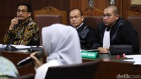 Dalam perkara ini, Bowo didakwa menerima suap sekitar Rp 2,6 miliar karena membantu PT HTK mendapatkan kerja sama pekerjaan pengangkutan atau sewa kapal dengan PT Pilog. Uang suap itu disebut diberikan oleh Asty sebagai perwakilan PT HTK.