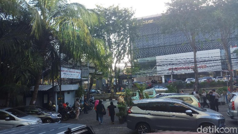 Usai Bertemu Manajemen, Massa Eks Karyawan Sevel Tertib Bubarkan Diri Usai Bertemu Manajemen, Massa Eks Karyawan Sevel Tertib Bubarkan Diri