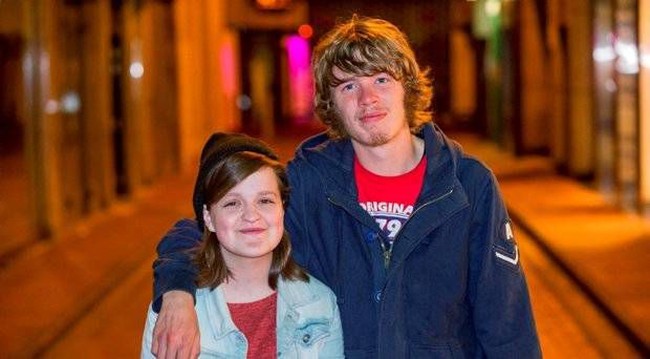 Adam Skinner merupakan gelandang yang diangkat oleh keluarga Sarah Jane Curtis. Sejak saat itu, kehidupannya pun berubah. Foto: Instagram