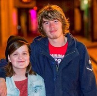 Adam Skinner merupakan gelandang yang diangkat oleh keluarga Sarah Jane Curtis. Sejak saat itu, kehidupannya pun berubah. Foto: Instagram