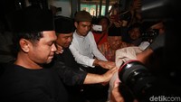 Dicecar awak media, Ustaz Somad hanya terdiam.