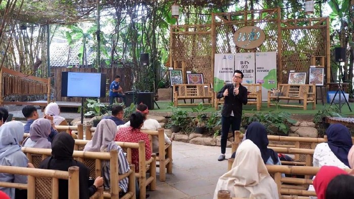 Pameran Lukisan Anak Indonesia digelar di Saung Angklung Udjo, Bandung. Acara yang diprakarsai Kao Indonesia ini berlangsung 19-25 Agustus 2019.