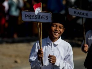 Festival pawai kemerdekaan 17 agustus dirgahayu indonesia yan