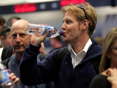 Mulai Sekarang, Bandara Ini Tak Jual Botol Plastik