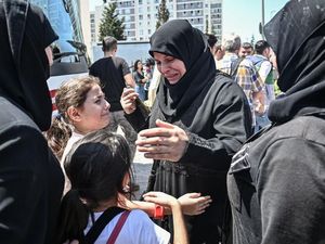 Gegara Video Makan Pisang yang Provokatif, 7 Imigran Suriah Dideportasi Turki