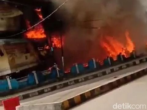 Penampakan Pasar Thumburuni di Fakfak Dibakar Pendemo