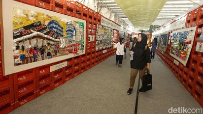 Keren! Instalasi Seni dari Barang Bekas Hiasi Terowongan Kendal
