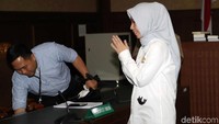 Asty Winasti terbukti bersalah melanggar Pasal 5 ayat (1) huruf b Undang-Undang Pemberantasan Tindak Pidana Korupsi tahun juncto Pasal 55 ayat 1 ke-1 KUHP juncto Pasal 64 ayat 1 KUHP.