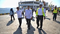 Budi Karya Sumadi meninjau kapal ternak yang mengakut sapi dari NTT ke Jakarta. Istimewa/Kementerian Perhubungan.