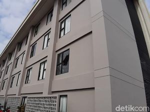 Pasca Ricuh di DPRD Mimika, Massa Lempari Batu ke Hotel