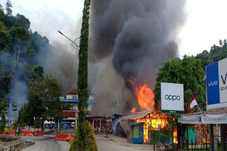 Demo di Fakfak Diwarnai Pembakaran Kios, TNI-Polri Dikerahkan ke Lokasi Demo di Fakfak Diwarnai Pembakaran Kios, TNI-Polri Dikerahkan ke Lokasi