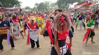 Dalam acara peringatan hari jadi ke-390 Kebumen, ada penampilan Tari Cepetan (Rinto Heksantoro/detikcom)
