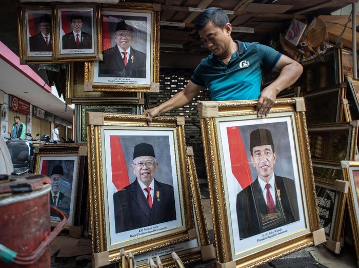 Mundur Maju Pelantikan Jokowi