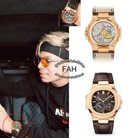 Gaya maksimal Atta Halilintar tak lepas dari jam tangan mewah. Salah satunya jam Patek Philippe dengan seri Nautilus 5712R-001. Harganya ditaksir sampai Rp 1,3 miliar!Foto: Dok. Instagram/@fashionattahalilintar