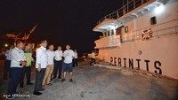 Presiden Jokowi rencananya akan mengecek pergerakan dan perkembangan Tol Laut di kawasan Indonesia bagian timur dengan meninjau sarana dan prasarana di Pelabuhan Tenau Kupang. Selain meninjau sarana dan prasarana di Pelabuhan Tenau Kupang. Rencananya Presiden didampingi Menhub akan mengecek Kapal Ternak, Perintis dan juga Tol Laut. Pool/Kementerian Perhubungan.