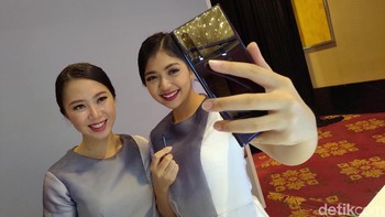Galaxy Note 10+ 5G adalah kamera selfie dan kamera ultra wide terbaik. Foto: Adi Fida Rahman/detikINET