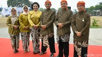 Kabupaten Kebumen meluncurkan busana adat untuk pertama kalinya. Peluncuran busana daerah itu dilakukan bertepatan dengan hari jadi Kebumen ke-390, Rabu (21/8/2019).