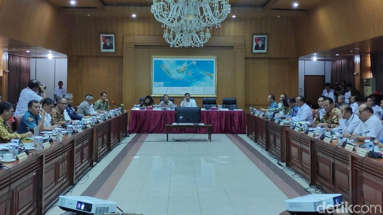Wiranto, Darmin, dan Siti Nurbaya Rapat Bahas Pengendalian Karhutla Wiranto, Darmin, dan Siti Nurbaya Rapat Bahas Pengendalian Karhutla