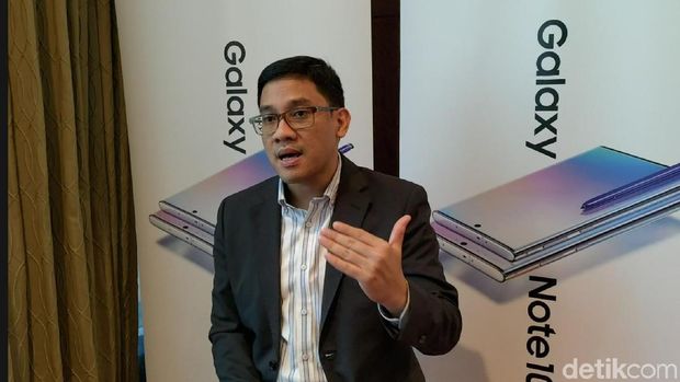 Denny Galant, Head of Product Marketing IT & Mobile, Samsung Electronics Indonesia