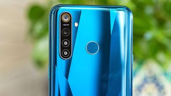 Empat kamera terpasang di bagian belakang. Kamera utamanya memakai sensor IMX586 48 MP dengan aperture f/1.79. Kamera kedua berukuran 8 MP ultrawide 119 derajat. Dua kamera lainnya berukuran 2 MP, masing-masing berfungsi sebagai portrait dan ultra micro. Foto: GSM Arena